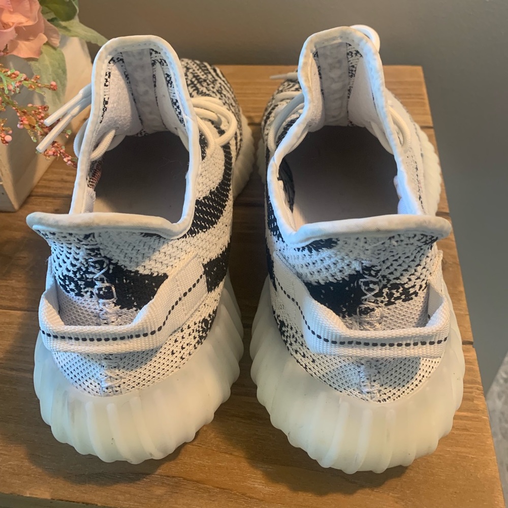 Yeezy Boost 350 V2 “zebra” - Picture 5 of 9